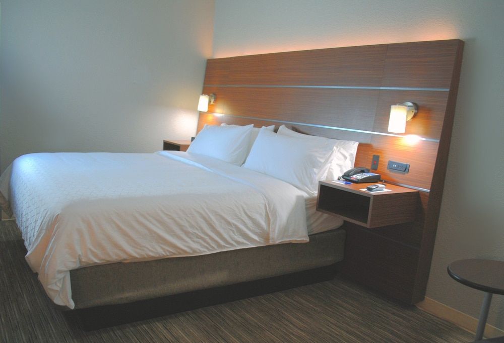Holiday Inn Express & Suites Columbia City by IHG 2
