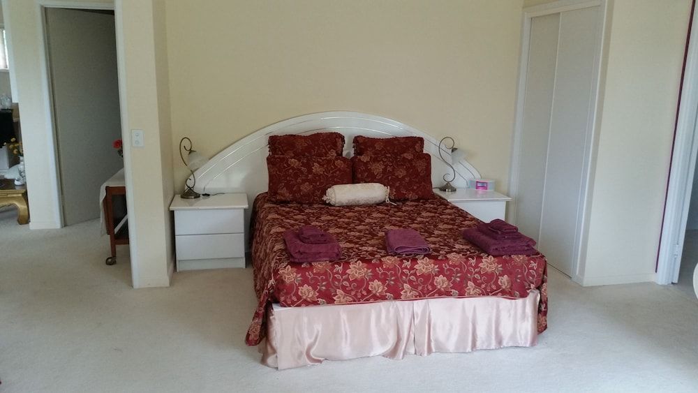 Hilltop Hideaway 3