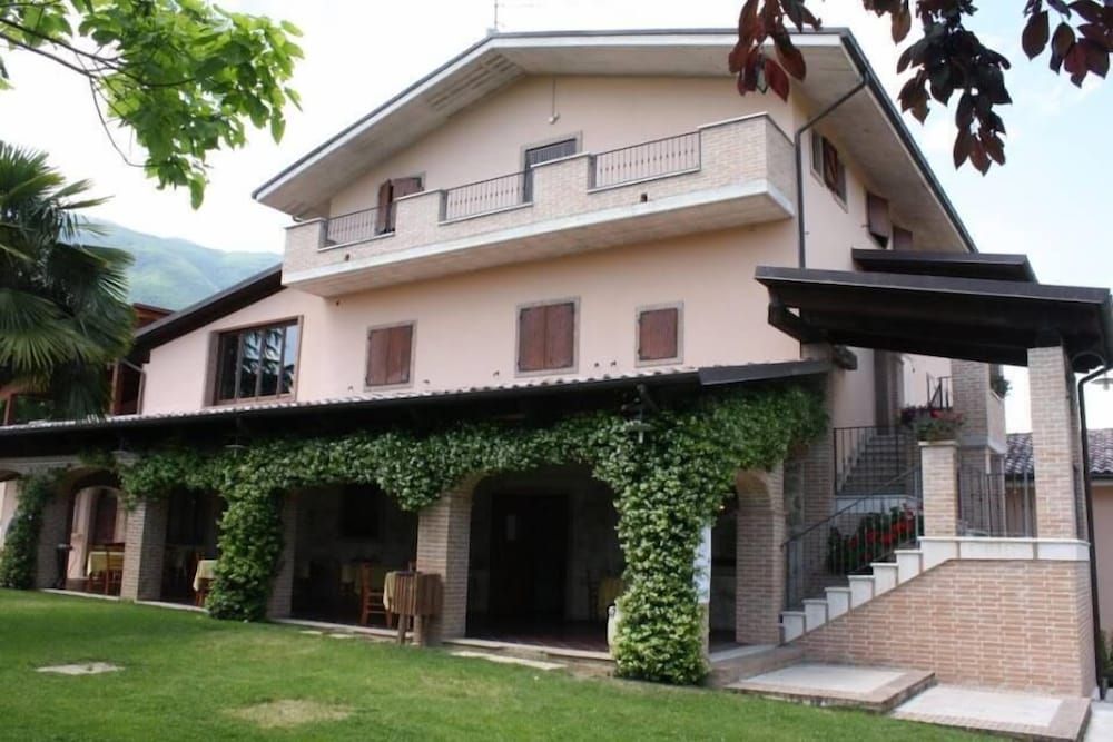 Country House Il Piacere -1 estrellas en Civitella del Tronto