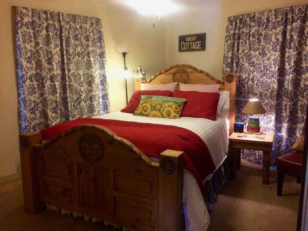 The Old Liberty Schoolhouse B&B 2