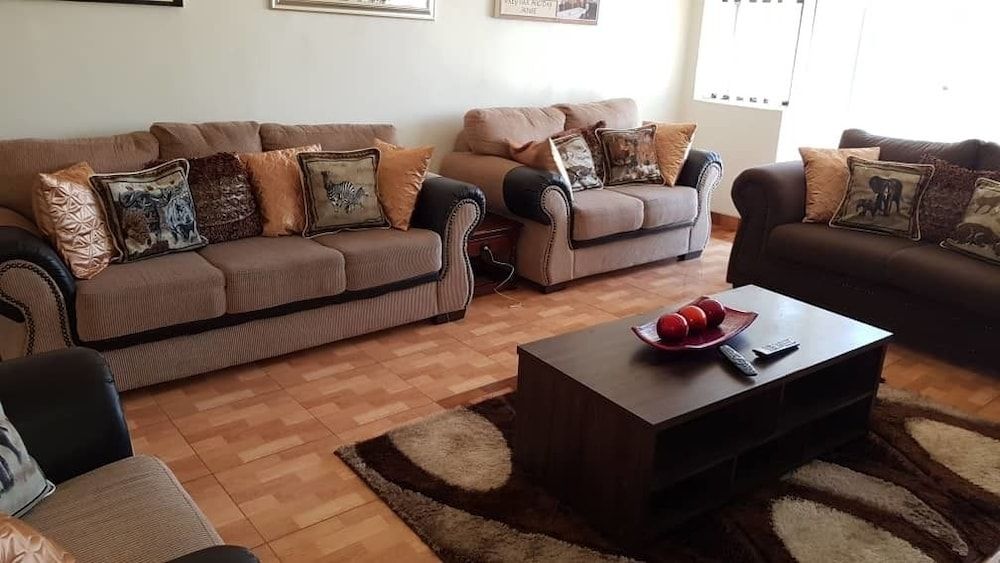 Grey Oak Holiday House -1 estrellas en Bulawayo