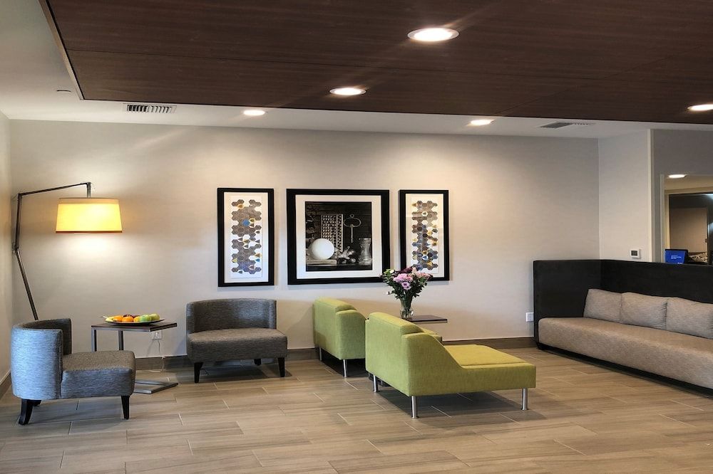 Holiday Inn Express & Suites Albany by IHG 3