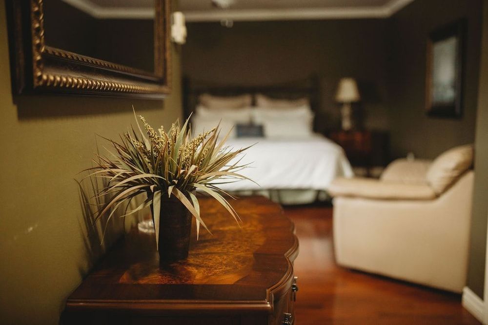 The Carriage House Inn 3
