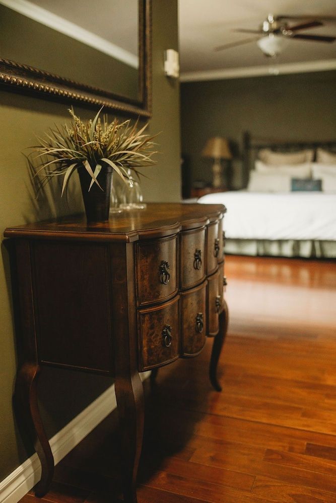 The Carriage House Inn 2
