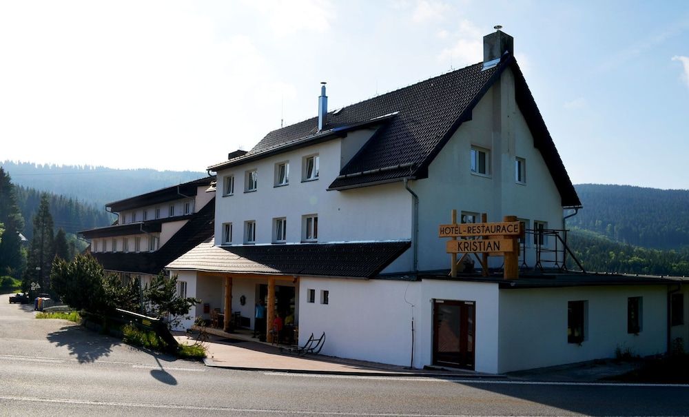 Hotel Kristian -1 estrellas en Kubova Huť
