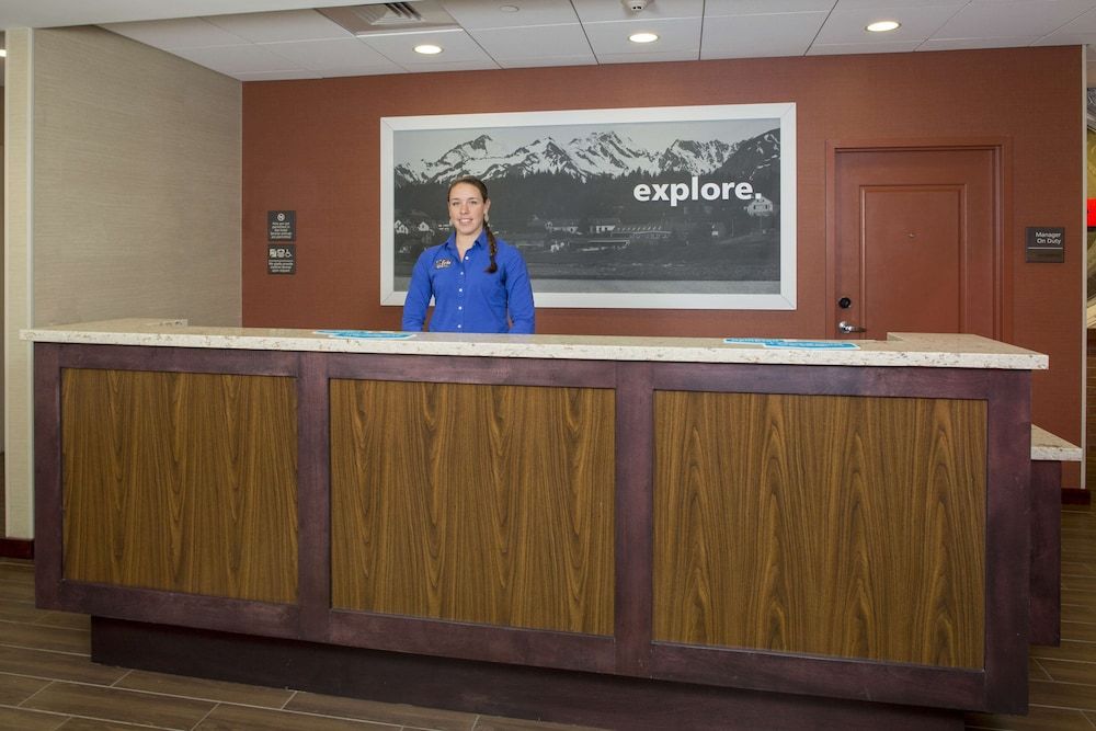 Hampton Inn and Suites Manchester 3