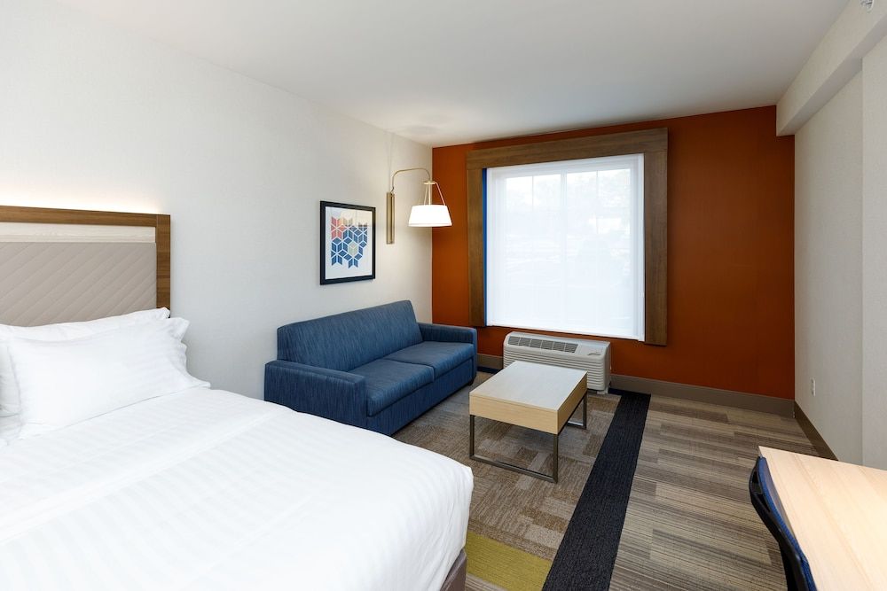 Holiday Inn Express & Suites Sturbridge by IHG 3