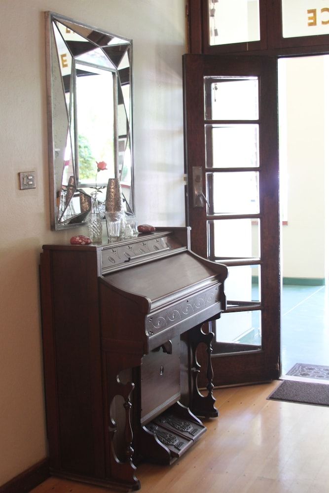 Ripple Hill Hotel 3