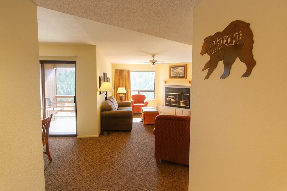 Crown Point Resort 3