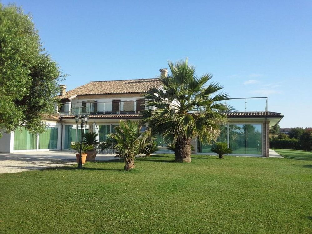 Villa Belvedere degli Ulivi -1 estrellas en Osimo
