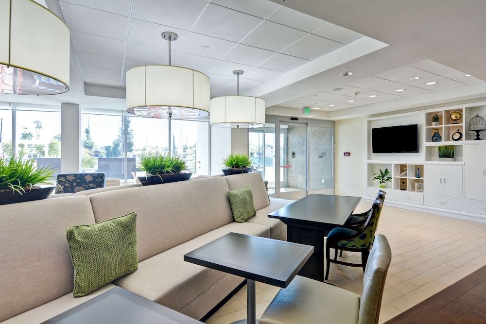 Home2 Suites by Hilton Azusa 3