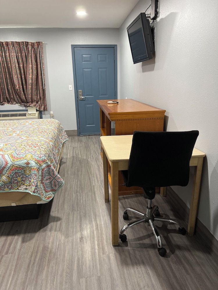 Budget Inn 3