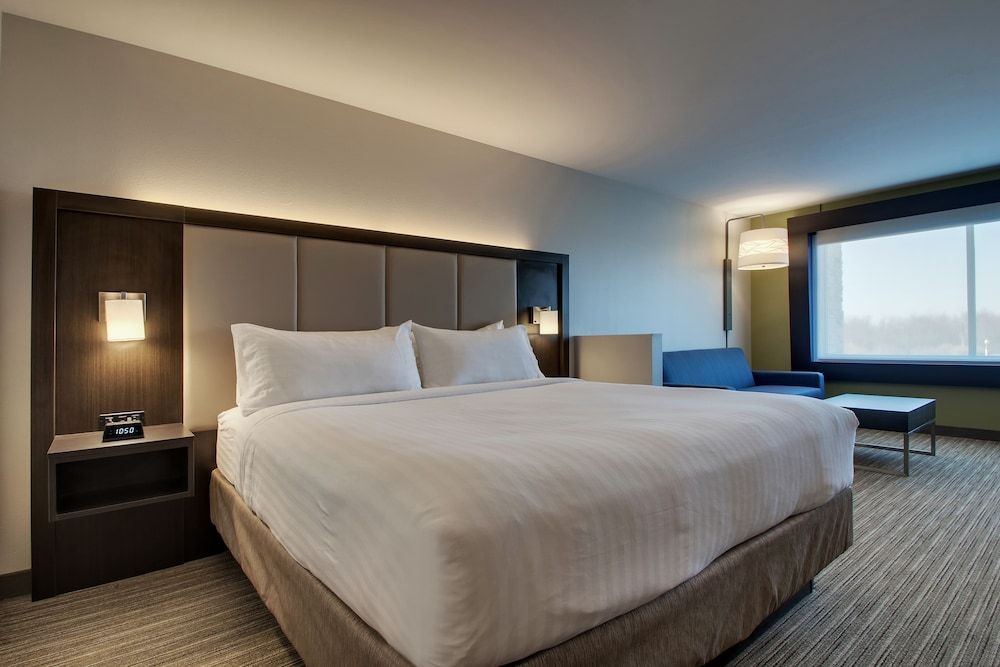 Holiday Inn Express & Suites Mount Vernon by IHG 3