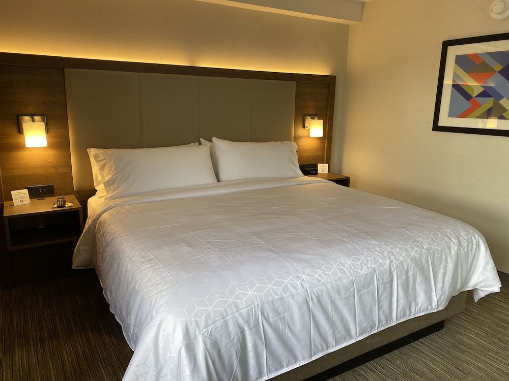 Holiday Inn Express & Suites Chatsworth by IHG 3