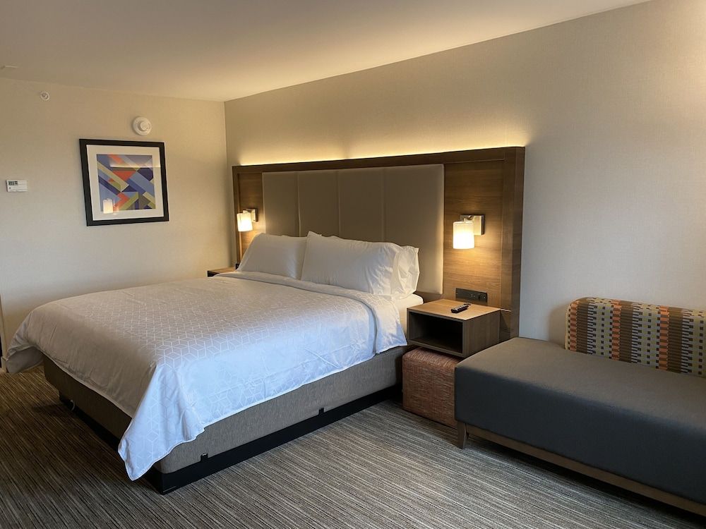 Holiday Inn Express & Suites Chatsworth by IHG 2
