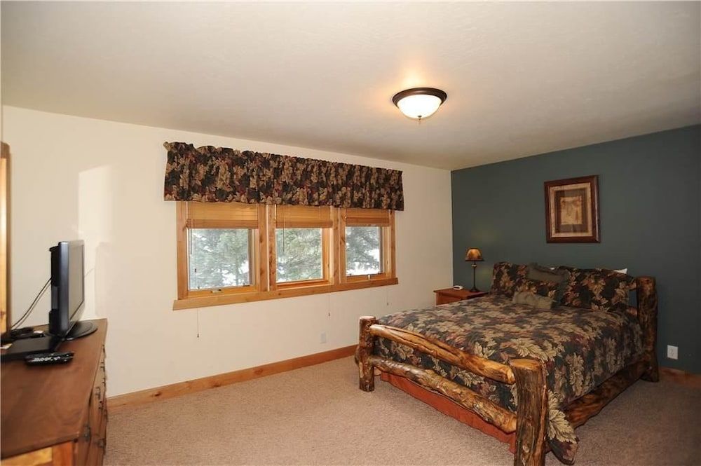 Moose Meadow Retreat Private Home with Hot Tub 2