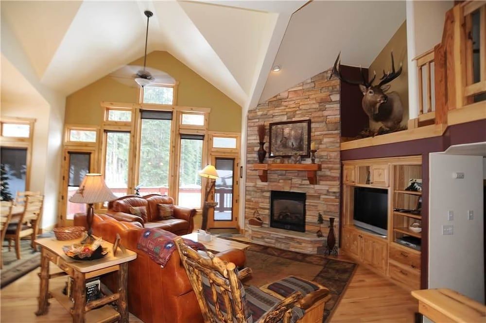 Moose Meadow Retreat Private Home with Hot Tub -1 estrellas en Blue River