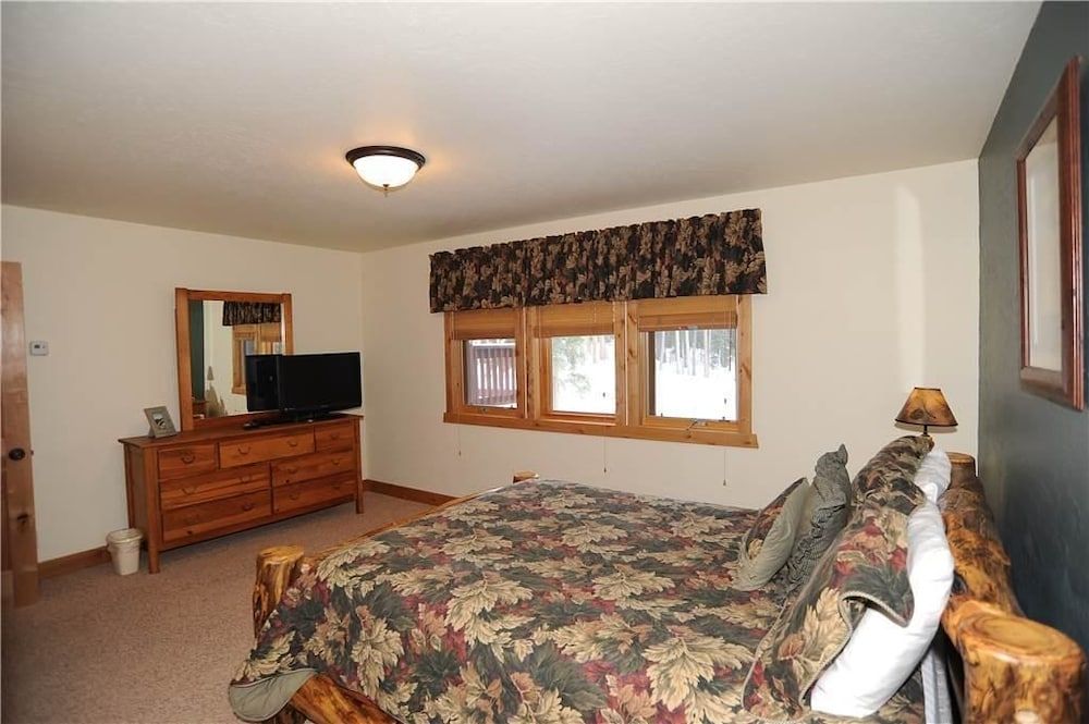 Moose Meadow Retreat Private Home with Hot Tub 3