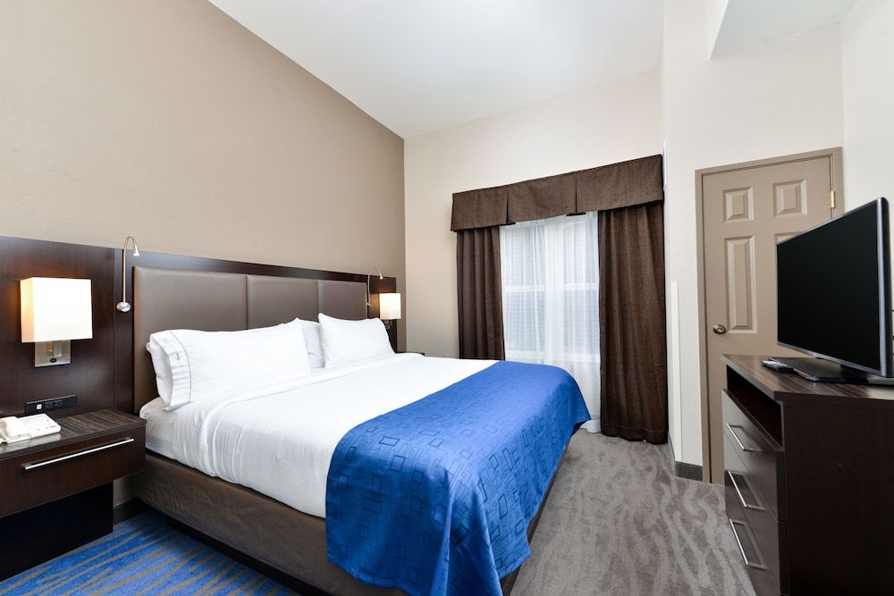 Holiday Inn Express St. Louis West - O'Fallon by IHG 3