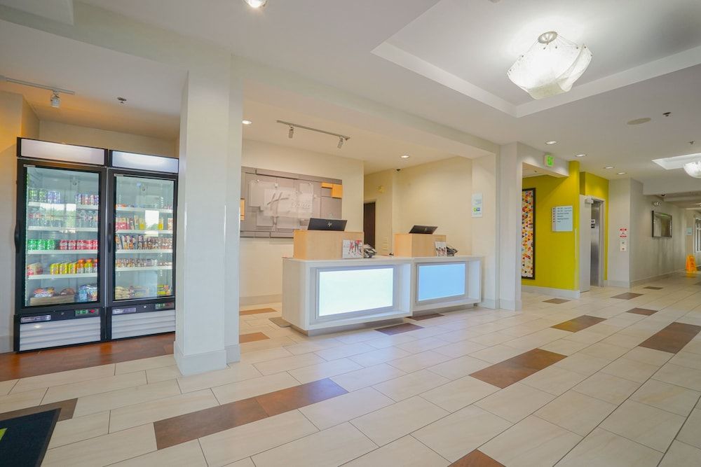 Holiday Inn Express & Suites Ontario by IHG 2