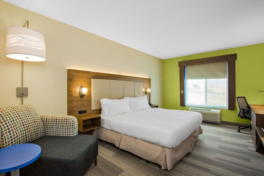 Holiday Inn Express & Suites Ontario by IHG 3