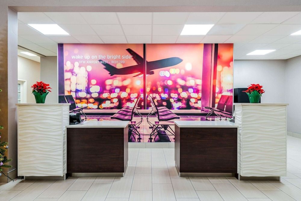 La Quinta Inn & Suites by Wyndham DFW Airport West - Bedford 3