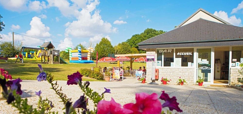 Camping du Bois Fleuri 3 estrellas en Illiers