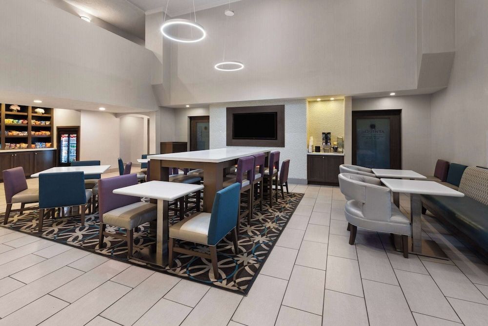 La Quinta Inn & Suites by Wyndham North Orem 2