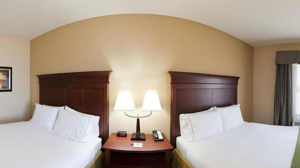 Holiday Inn Express Hotel & Suites POTEAU by IHG 3
