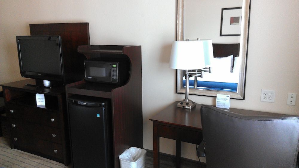 Holiday Inn Express & Suites Marshall by IHG 2