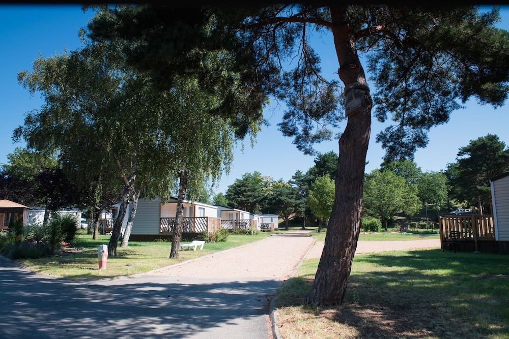 Le Chanset Mobil-Homes 3 estrellas en Ceyrat