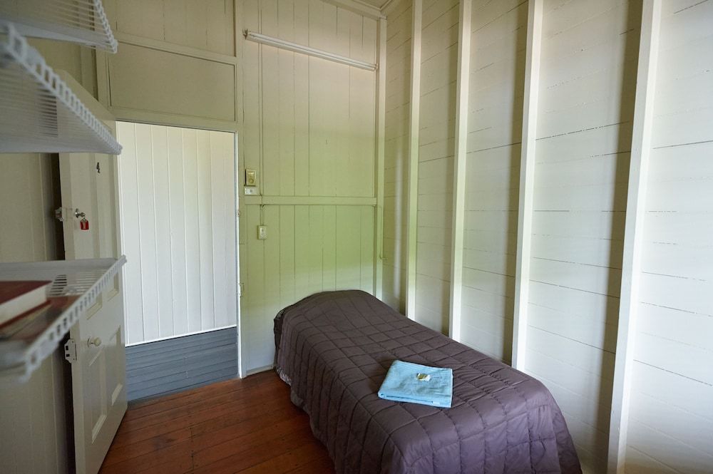 Commercial Hotel 2