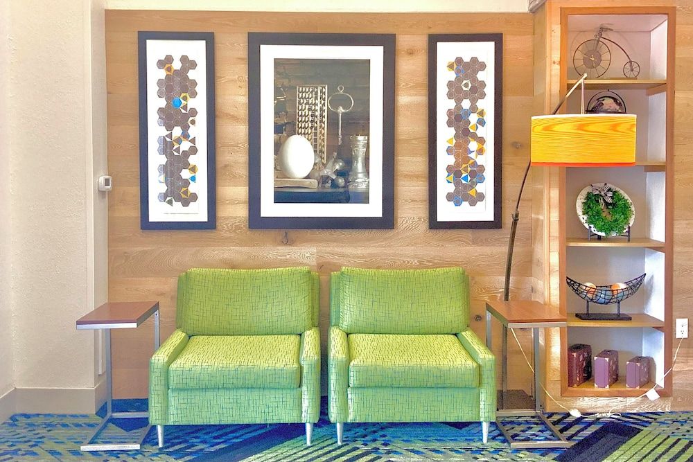 Holiday Inn Express & Suites Prospect Heights by IHG 3