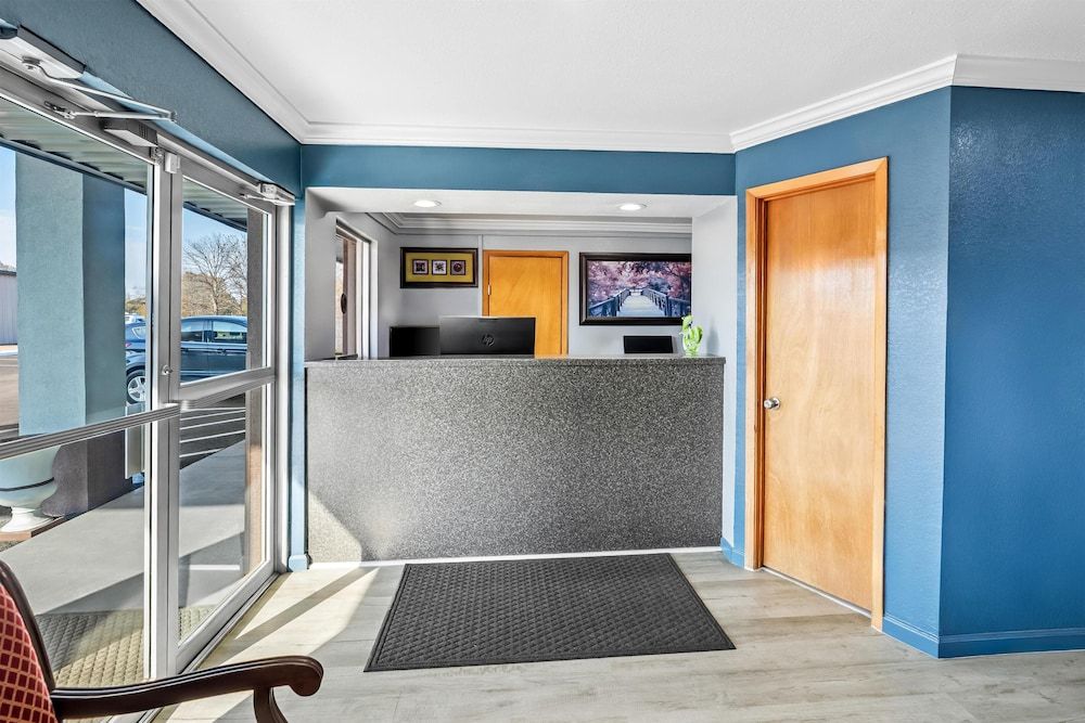 Americas Best Value Inn Indianola 3