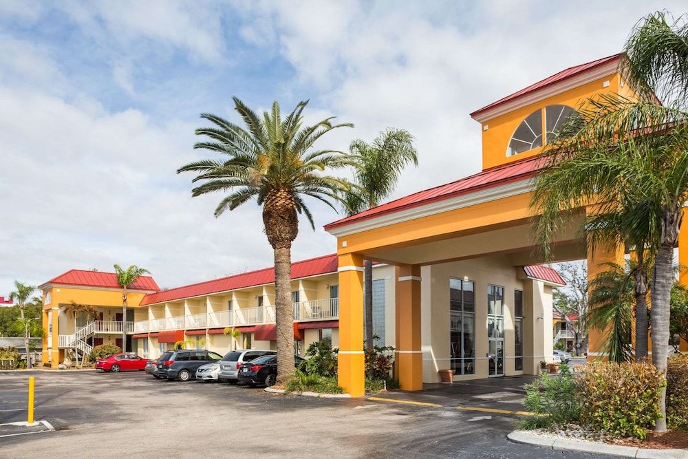 Days Inn & Suites by Wyndham Port Richey 1 estrelas em Port Richey