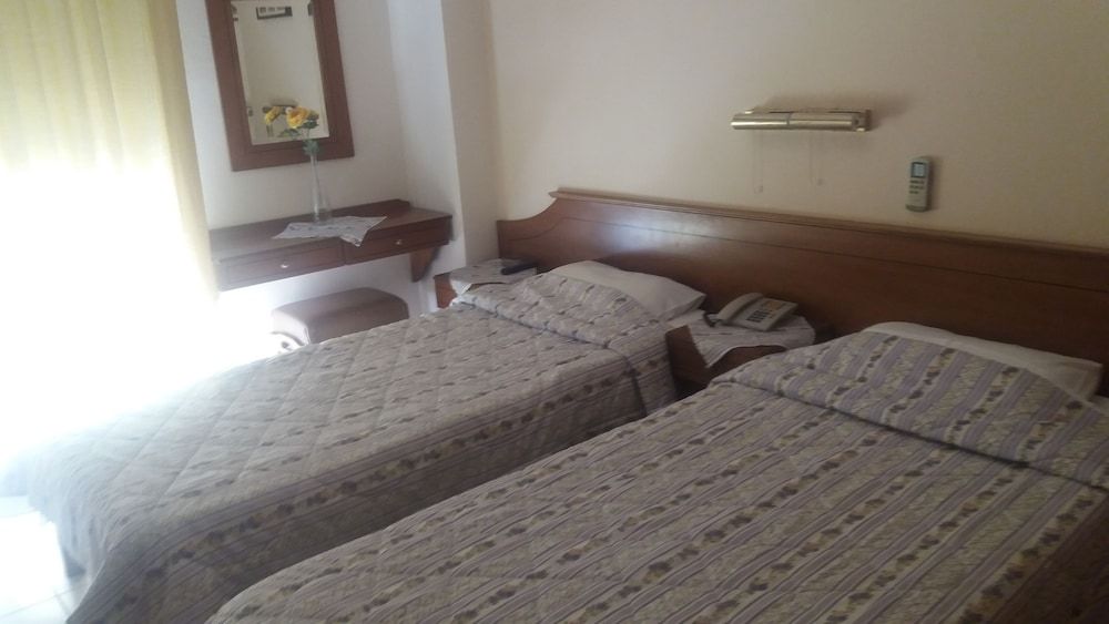 Guesthouse Pyrassos 1 estrellas en Néa Ankhíalos