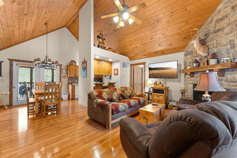 Dakota Lodge 2 Bedroom Home by RedAwning -1 estrellas en Branson West
