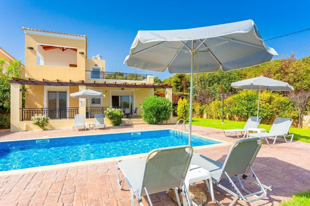 Villa Georgia Large Private Pool Walk to Beach A C Wifi Car Not Required - 1976 -1 estrellas en Gerani