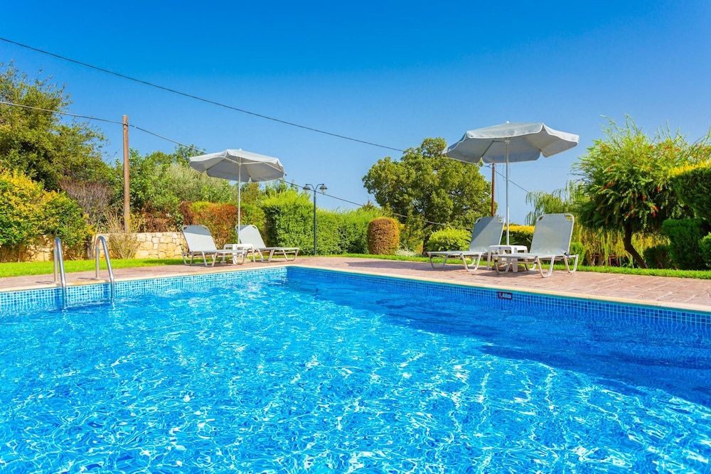 Villa Georgia Large Private Pool Walk to Beach A C Wifi Car Not Required - 1976 3