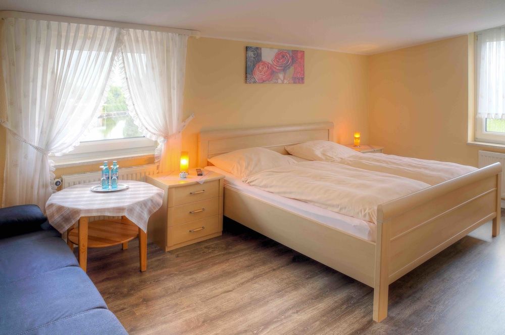 Hotel Zum Alten Fährhaus -1 estrellas en Wrohm