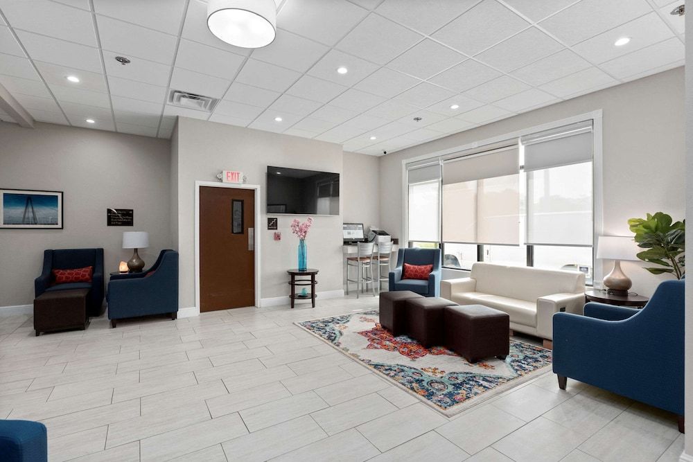 Comfort Inn & Suites Hazelwood - St. Louis 3
