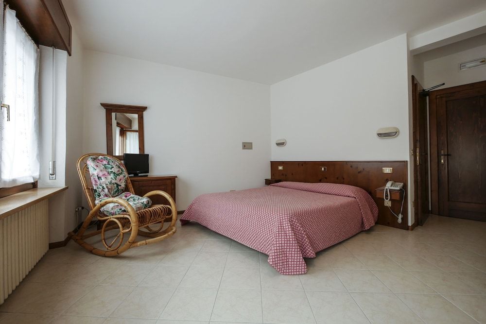 Albergo De March 3
