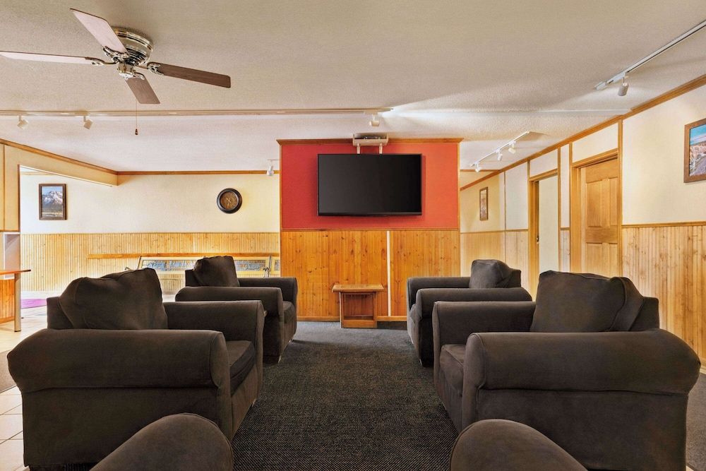 Travelodge by Wyndham Edgemont 2