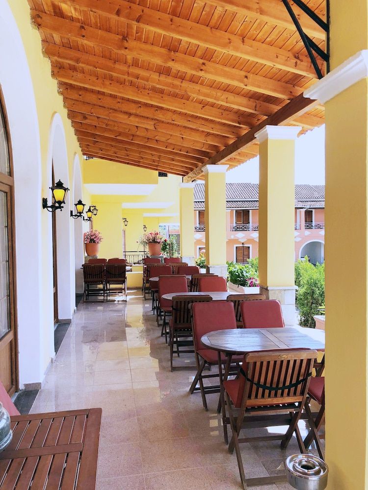 Hotel Regina Corfu -1 estrellas en Vasilátika