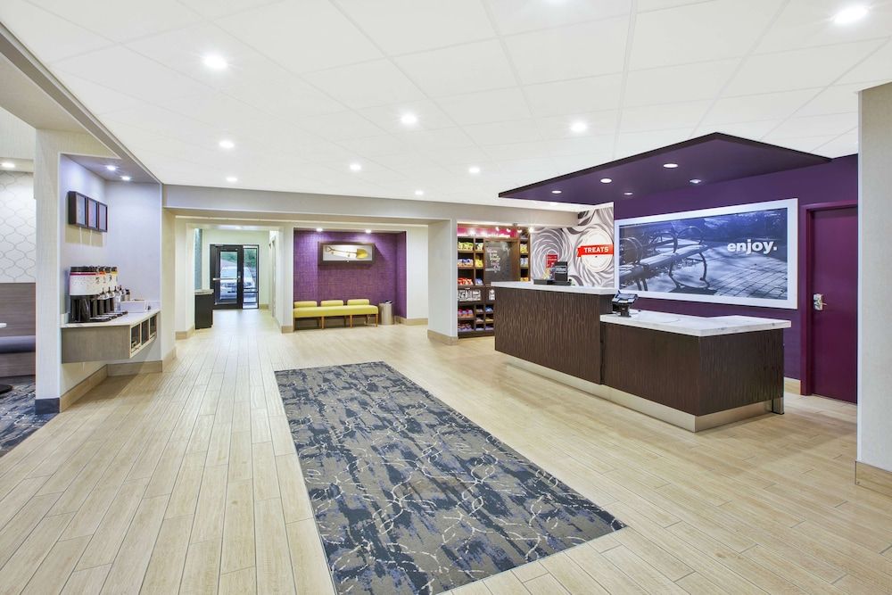 Hampton Inn & Suites Oakwood Village-Cleveland 3