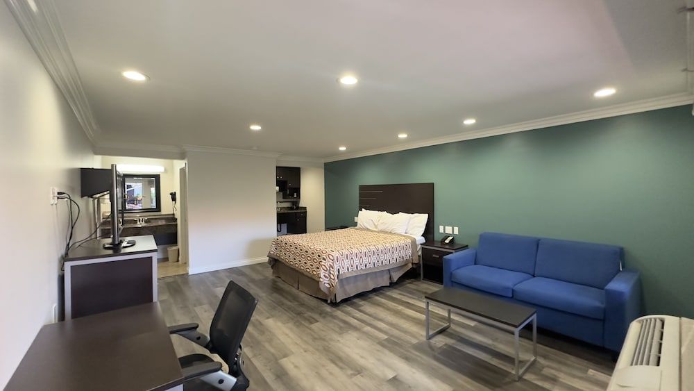 Garden Inn & Suites 2