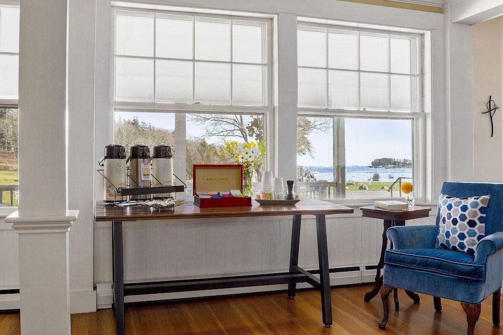 East Wind Inn on the Water 3