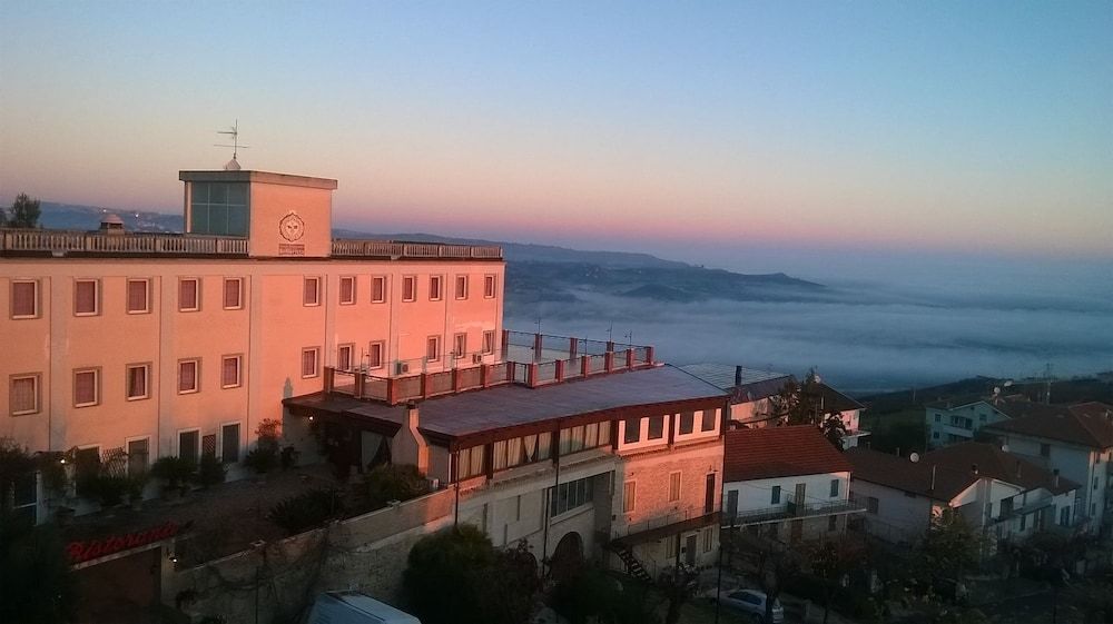 Hotel Ristorante Bellavista 3 estrelas em Colonnella