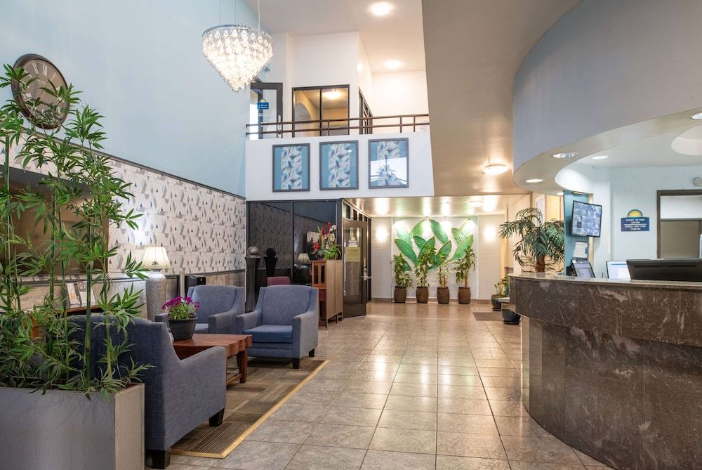 Days Inn & Suites by Wyndham Artesia 3