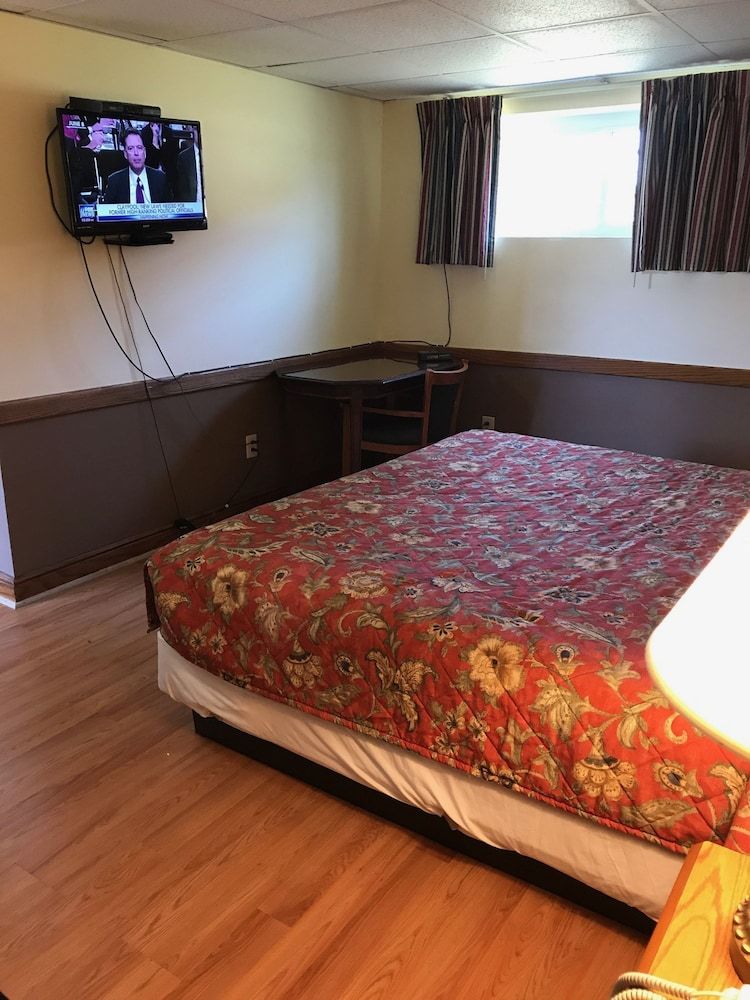 Royal Inn Motel 3